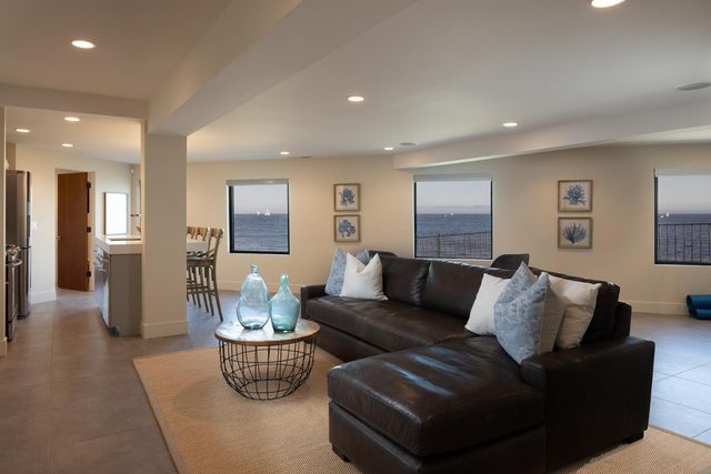 2900 E Cliff Drive, Santa Cruz, CA 95062