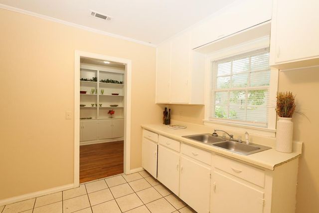 965 N Park Avenue, Dothan, AL 36301