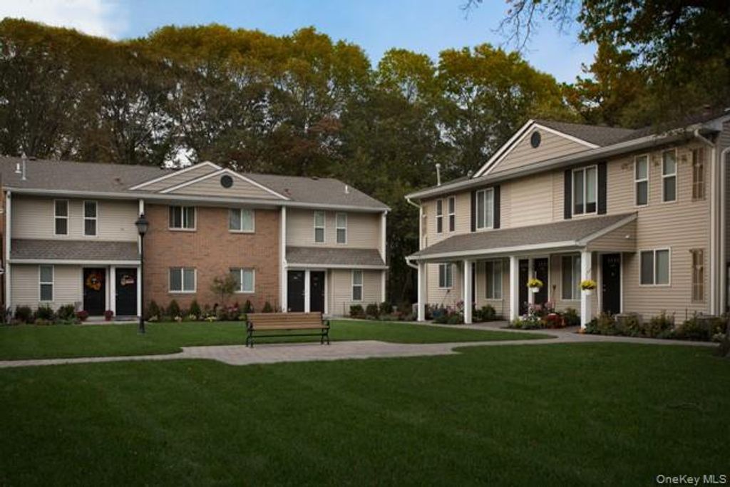 32 Country Club Drive 32C, Coram, NY 11727