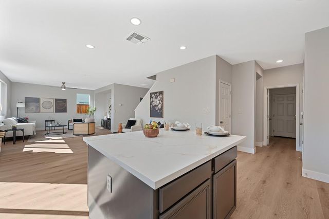 2064 Morgan Way, Yuba City, CA 95993