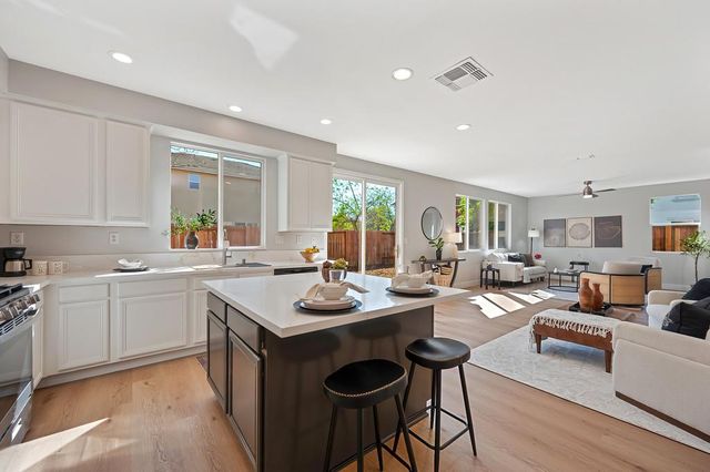 2064 Morgan Way, Yuba City, CA 95993