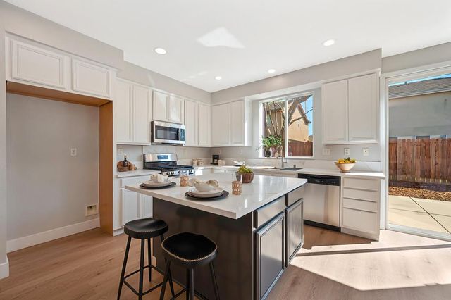 2064 Morgan Way, Yuba City, CA 95993