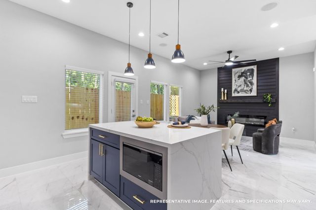 825 Paul Quinn Street B, Houston, TX 77091