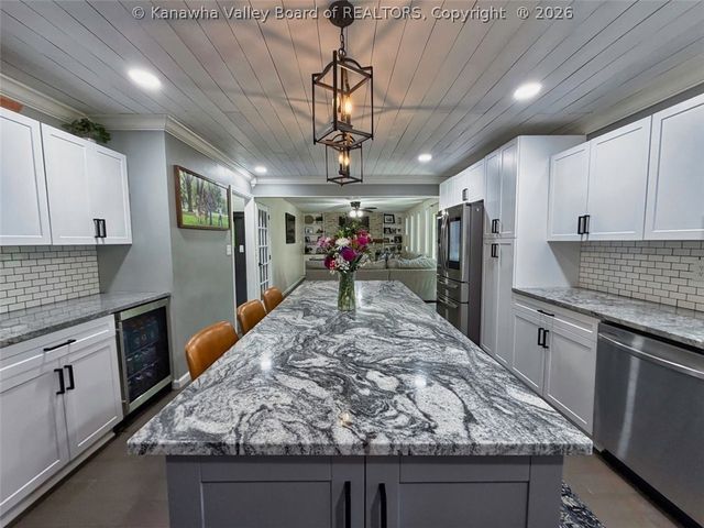 1703 Oak Knolls Road, Charleston, WV 25314