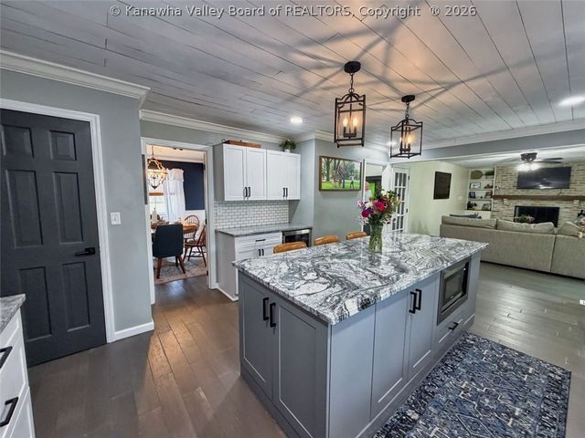 1703 Oak Knolls Road, Charleston, WV 25314