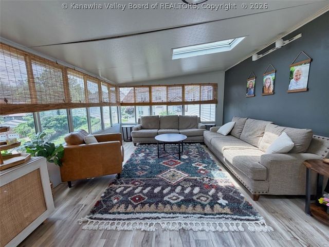 1703 Oak Knolls Road, Charleston, WV 25314