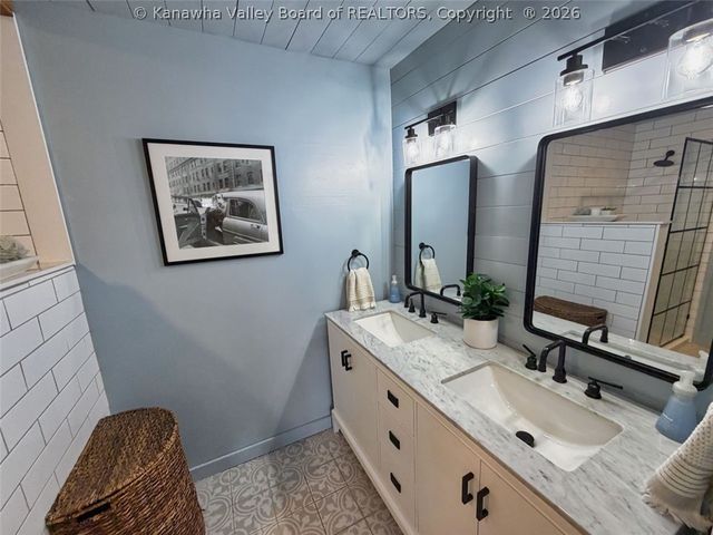 1703 Oak Knolls Road, Charleston, WV 25314