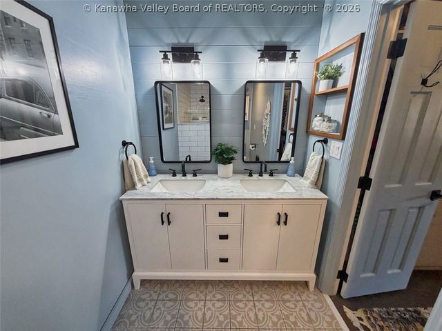 1703 Oak Knolls Road, Charleston, WV 25314