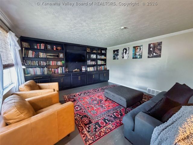 1703 Oak Knolls Road, Charleston, WV 25314