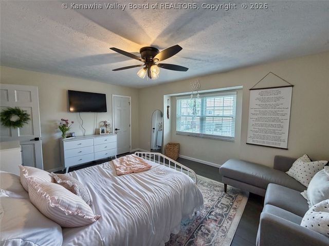 1703 Oak Knolls Road, Charleston, WV 25314
