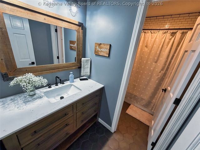 1703 Oak Knolls Road, Charleston, WV 25314