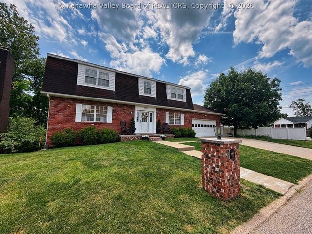 1703 Oak Knolls Road, Charleston, WV 25314