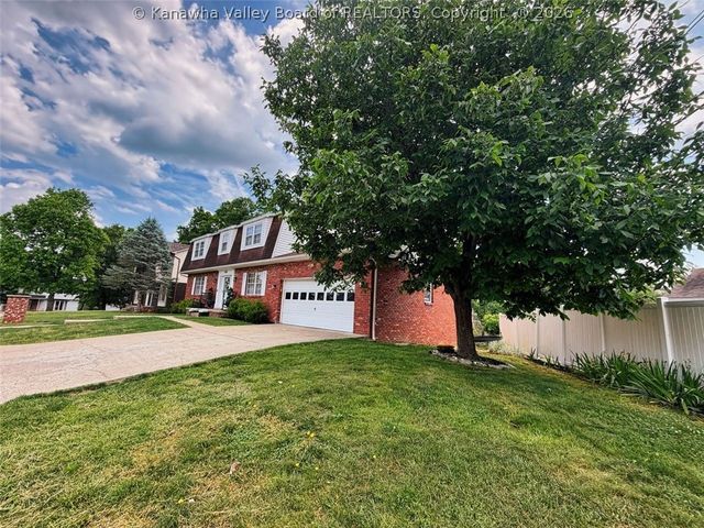 1703 Oak Knolls Road, Charleston, WV 25314