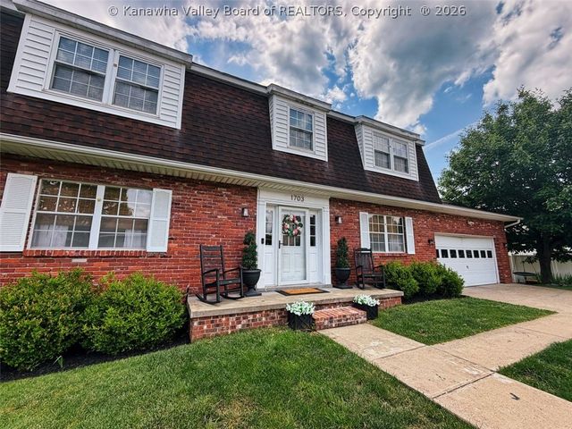 1703 Oak Knolls Road, Charleston, WV 25314
