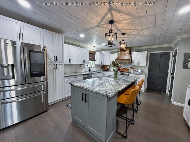 1703 Oak Knolls Road, Charleston, WV 25314