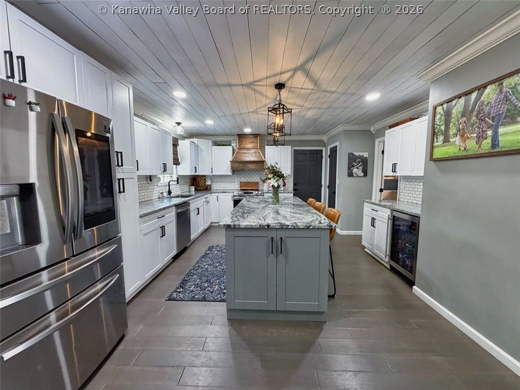 1703 Oak Knolls Road, Charleston, WV 25314