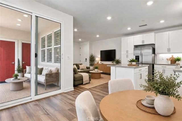 6123 Valentina way 303, Eastvale, CA 92880