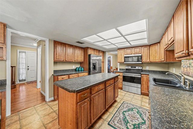 6612 PEACHTREE DRIVE, Tampa, FL 33617