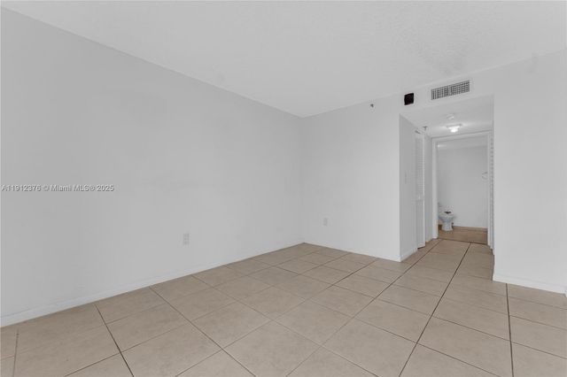2457 Collins Ave 201, Miami Beach, FL 33140
