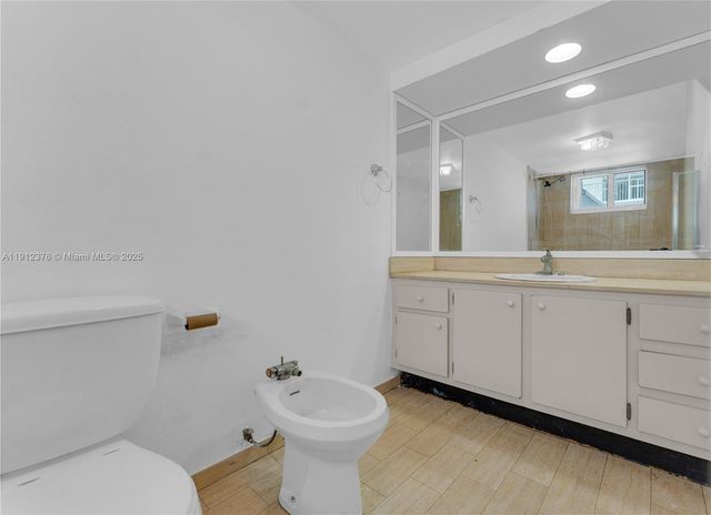 2457 Collins Ave 201, Miami Beach, FL 33140