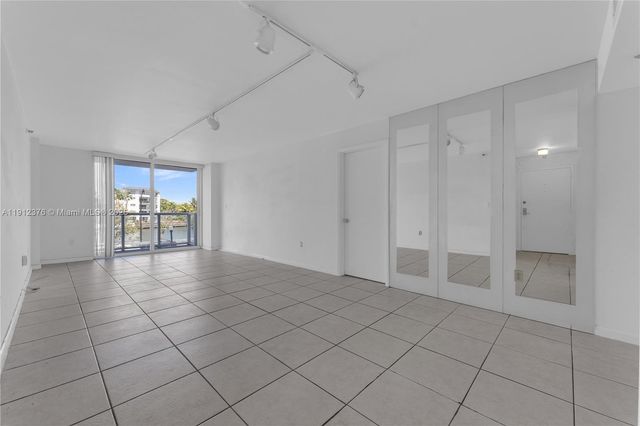 2457 Collins Ave 201, Miami Beach, FL 33140