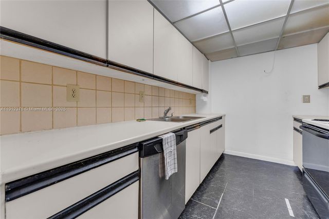 2457 Collins Ave 201, Miami Beach, FL 33140