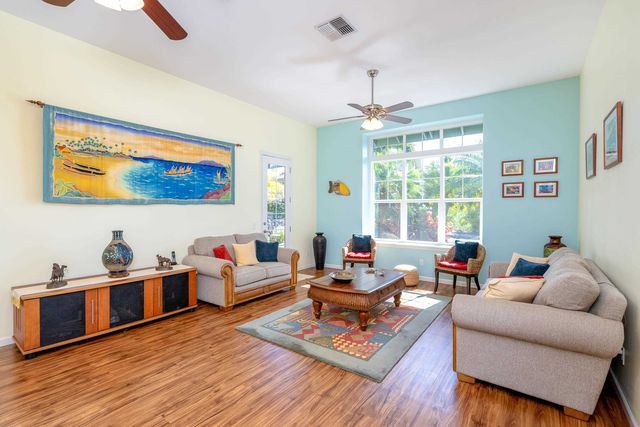 15 Laukahi St, Kihei, HI 96753