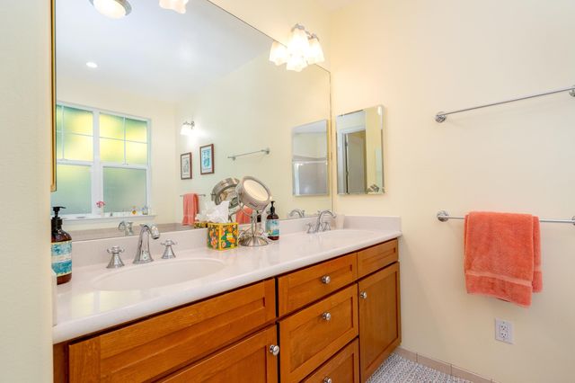 15 Laukahi St, Kihei, HI 96753