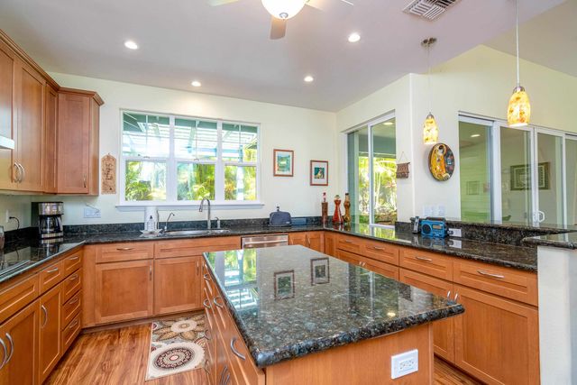 15 Laukahi St, Kihei, HI 96753