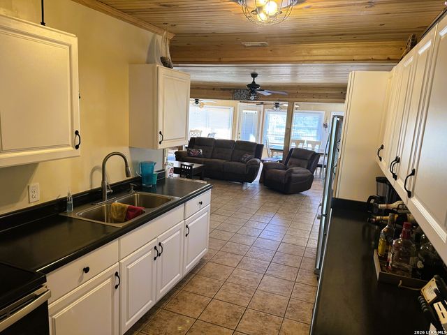 330 PRIVATE ROAD 2610, Mico, TX 78056