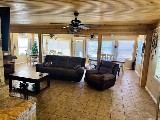 330 PRIVATE ROAD 2610, Mico, TX 78056