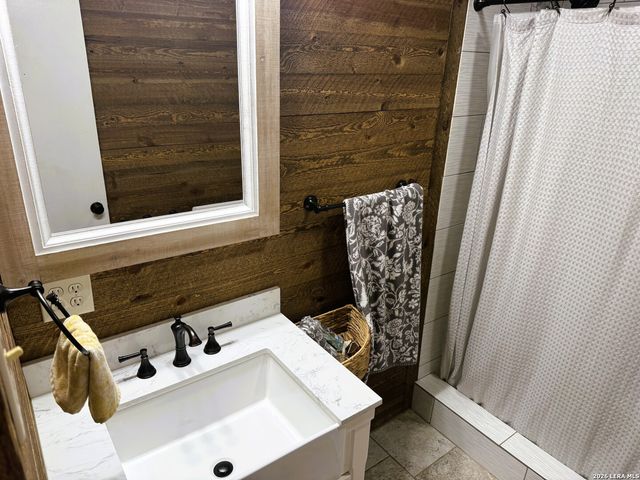 330 PRIVATE ROAD 2610, Mico, TX 78056