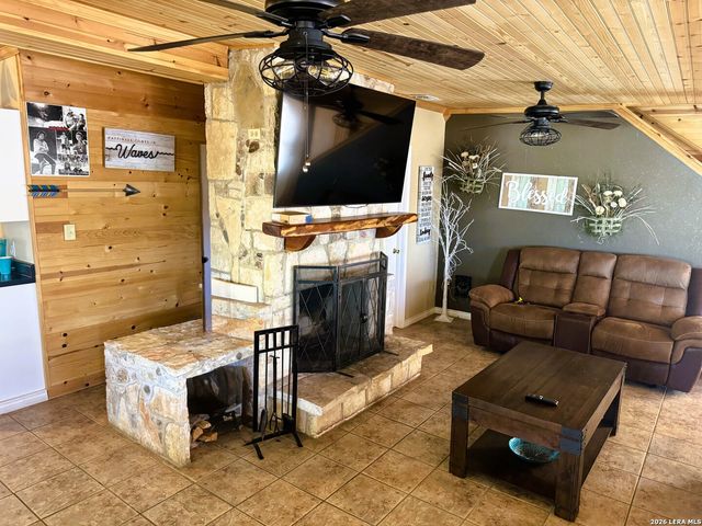 330 PRIVATE ROAD 2610, Mico, TX 78056