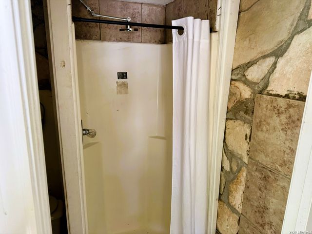 330 PRIVATE ROAD 2610, Mico, TX 78056