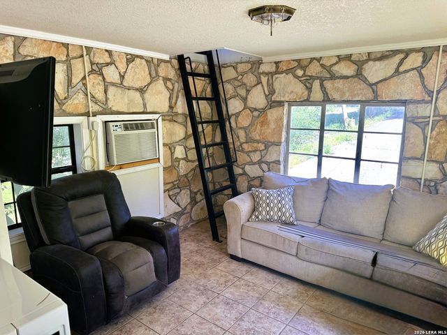 330 PRIVATE ROAD 2610, Mico, TX 78056