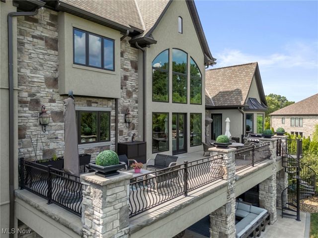 455 Via Avellino Street, North Lima, OH 44452