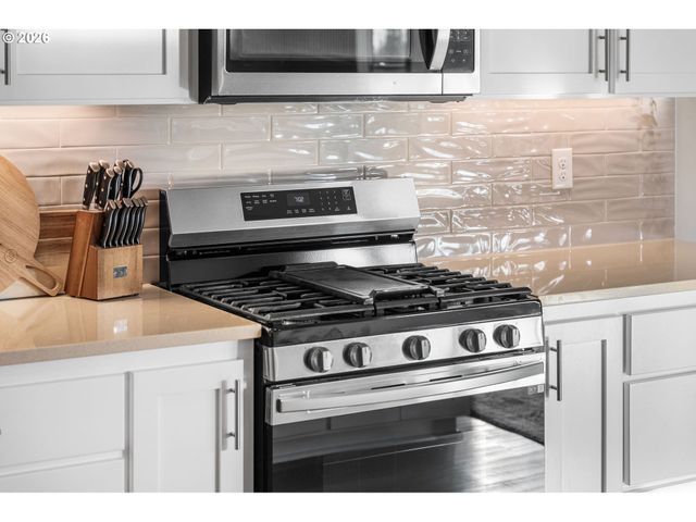 826 W GOLDEN EAGLE Dr, La Center, WA 98629