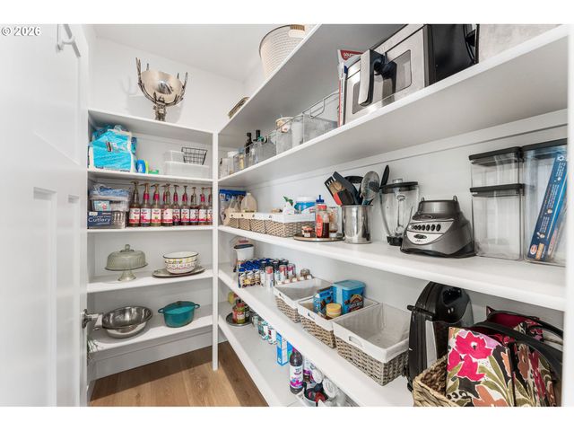826 W GOLDEN EAGLE Dr, La Center, WA 98629