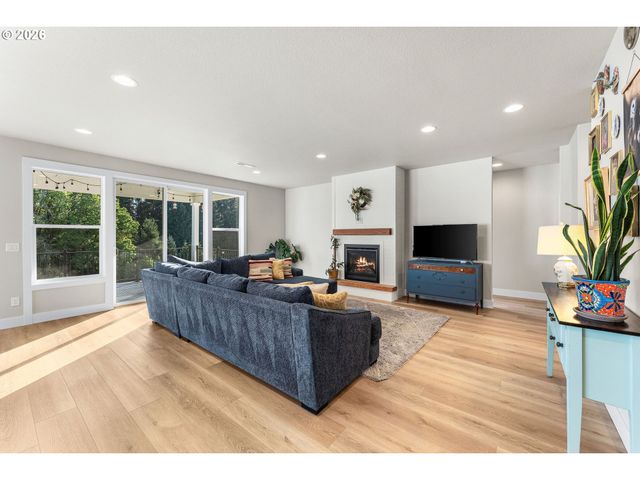 826 W GOLDEN EAGLE Dr, La Center, WA 98629