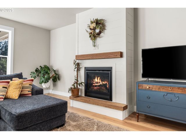 826 W GOLDEN EAGLE Dr, La Center, WA 98629