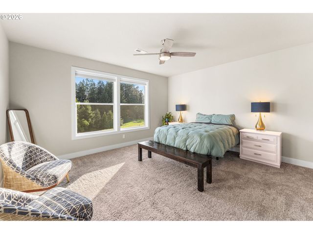 826 W GOLDEN EAGLE Dr, La Center, WA 98629
