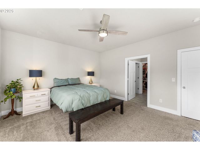 826 W GOLDEN EAGLE Dr, La Center, WA 98629