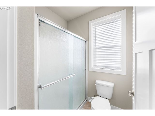 826 W GOLDEN EAGLE Dr, La Center, WA 98629