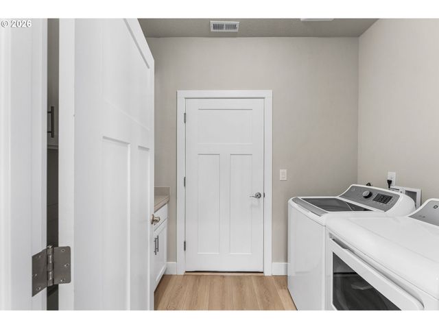 826 W GOLDEN EAGLE Dr, La Center, WA 98629
