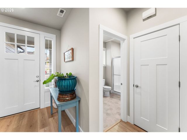 826 W GOLDEN EAGLE Dr, La Center, WA 98629