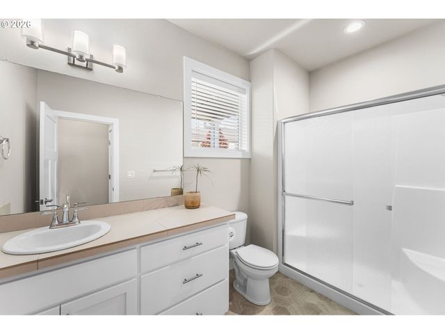 826 W GOLDEN EAGLE Dr, La Center, WA 98629