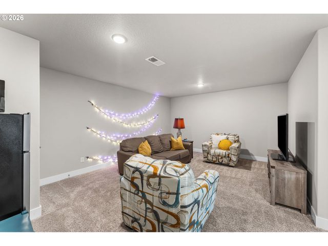 826 W GOLDEN EAGLE Dr, La Center, WA 98629
