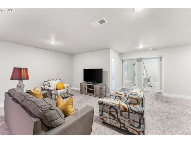 826 W GOLDEN EAGLE Dr, La Center, WA 98629