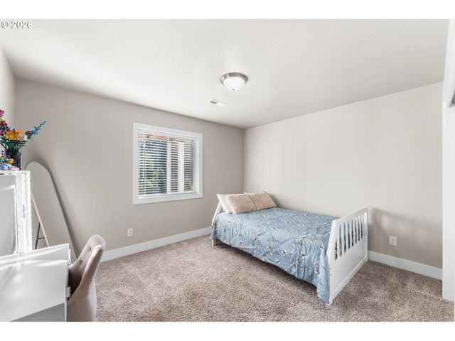 826 W GOLDEN EAGLE Dr, La Center, WA 98629