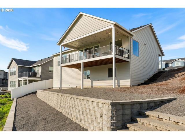 826 W GOLDEN EAGLE Dr, La Center, WA 98629